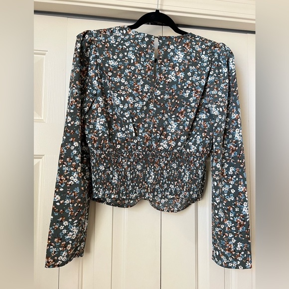 Green Floral Blouse, Long Sleeve, Size Medium, Skies are Blue, Dillards, Size M - Picture 3 of 5